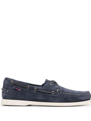 chaussures bateau à détail de laçage