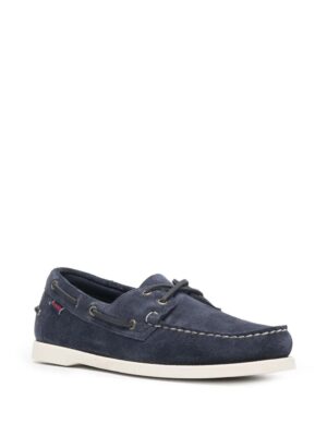 chaussures bateau à détail de laçage