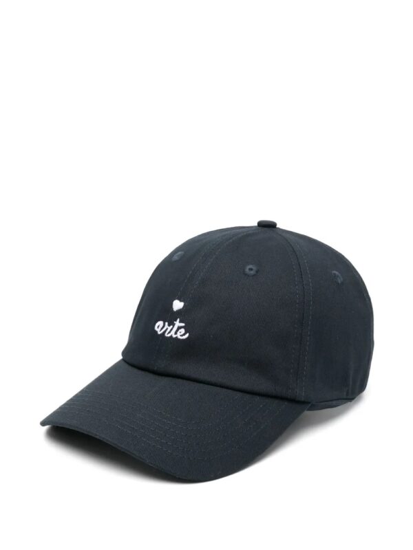 casquette à logo cœur brodé