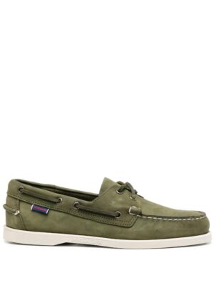 chaussures bateau en daim