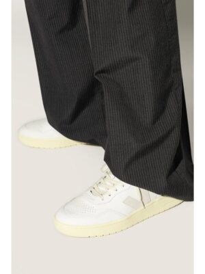 V-90 sneakers