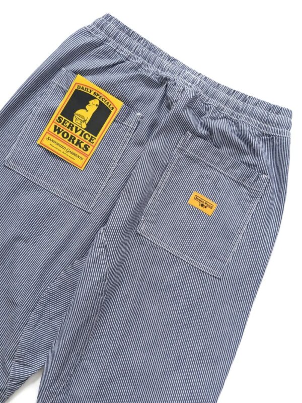 Pantalon de chef à rayures et logo – Image 5