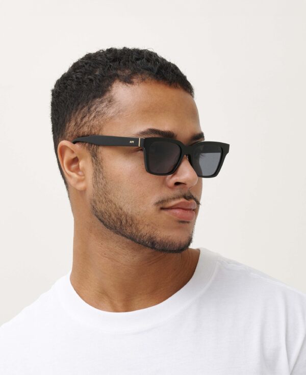 DEAN – Image 2