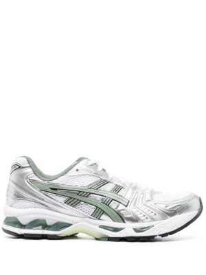 Low-top sneakers
