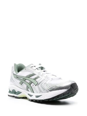 Low-top sneakers