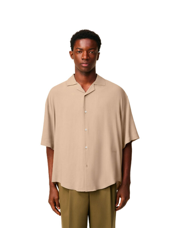 Chemise manches courtes en viscose unie. – Image 5