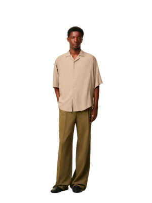 Chemise manches courtes en viscose unie.