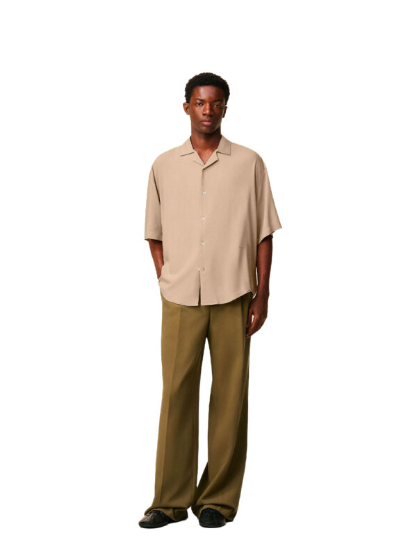 Chemise manches courtes en viscose unie. – Image 2