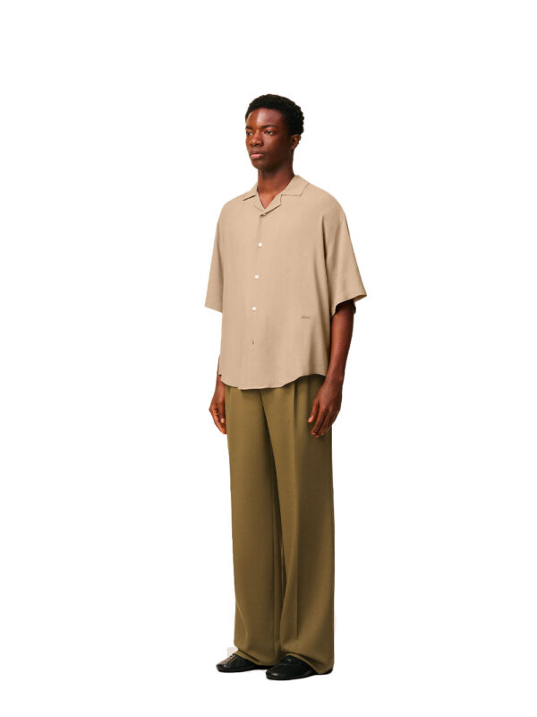 Chemise manches courtes en viscose unie. – Image 3