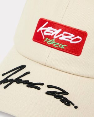 casquette à logo brodé