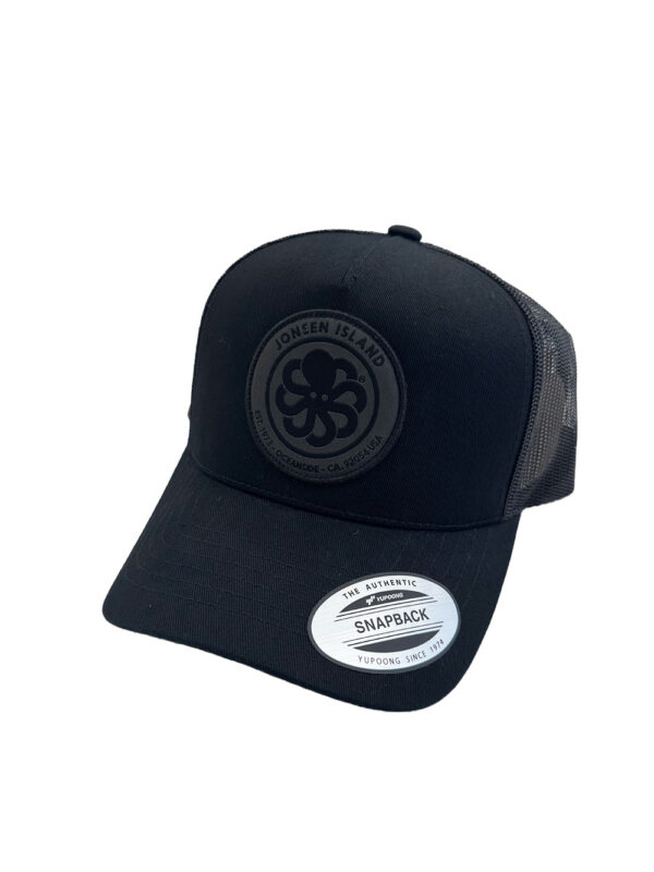 casquette à logo brodé