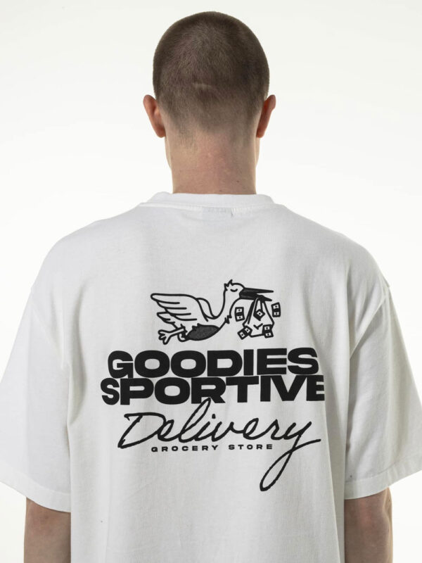 T-shirt delivery – Image 3