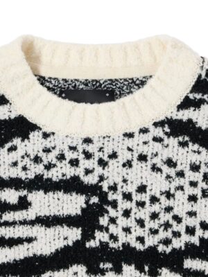 pull à motif abstrait
